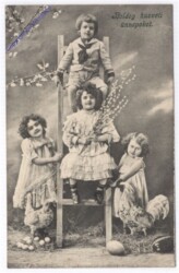 Kinder auf einer Leiter