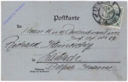 Mädchen sitzt