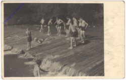 Burschen am Bach