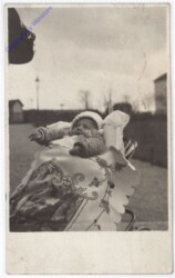 Baby im Kinderwagen