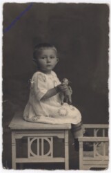 ak195630 Kleinkind mit Spielzeug