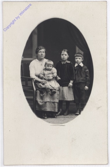 Mutter mit Kindern