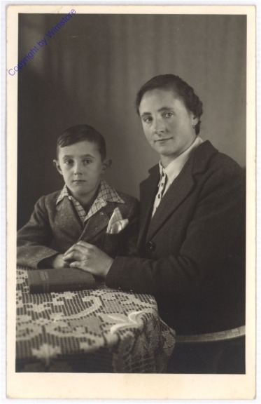Mutter und Sohn
