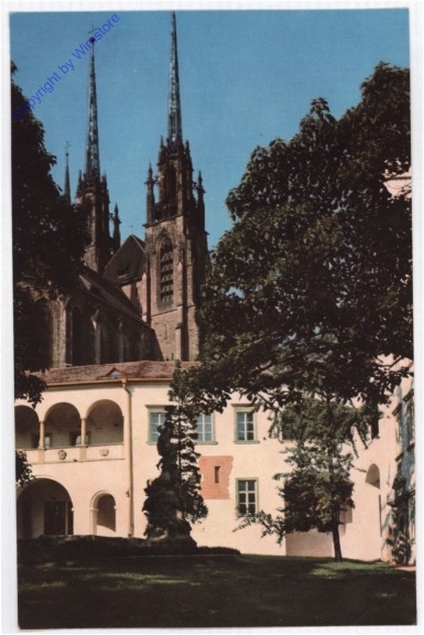 Brno (Brünn), Hofplatz des Bischofshofs mit dem Petrov