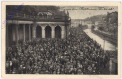 ak196426 Karlovy Vary (Karlsbad), Morgens am Mühlbrunnen