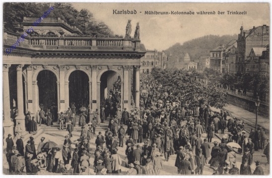 ak196447 Karlovy Vary (Karlsbad), Mühlbrunn-Kolonnade während der Trinkzeit