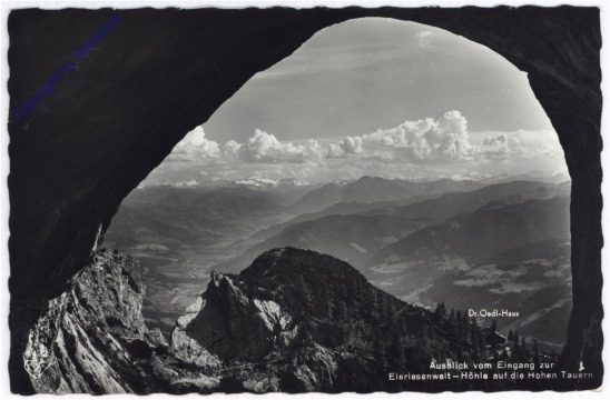 Werfen, Ausblick vom Eingang zur Eisriesenwelt auf die Hohen Tauern