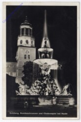 Salzburg, Residenzbrunnen und Glockenspiel bei Nacht