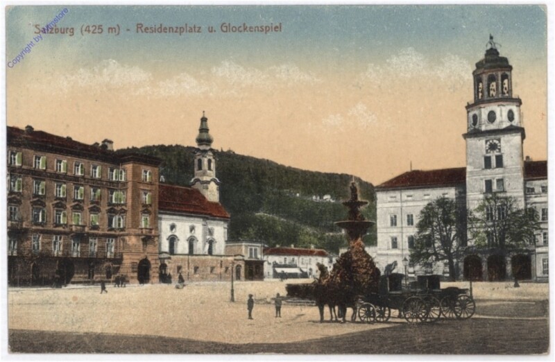 ak198014 Salzburg, Residenzplatz und Glockenspiel