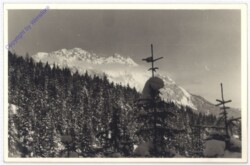 Blick auf die verschneiten Berge