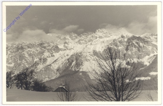 Blick auf die verschneiten Berge