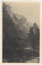 Blick auf verschneite Berge