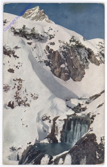 Wasserfall im Gebirge