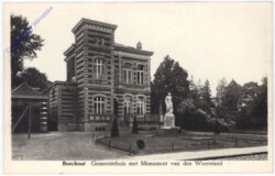 Boechout, Gemeentehuis met Monument van den Weerstand