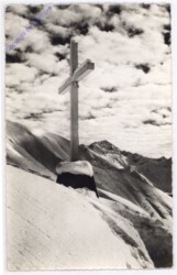 La Croix du Centenaire domine le Grun de St-Maurice et le Chaillol