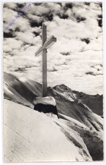 ak199437 La Croix du Centenaire domine le Grun de St-Maurice et le Chaillol