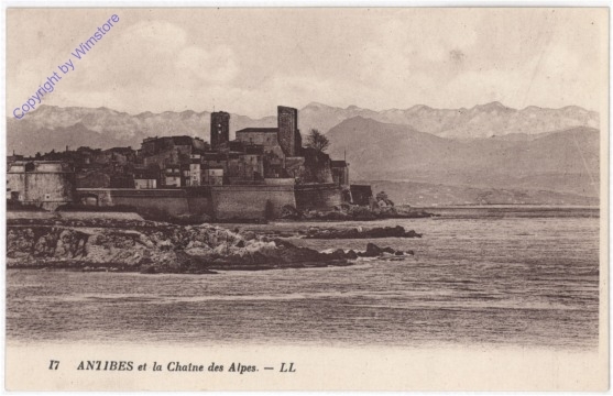 Antibes, et la Chaine des Alpes