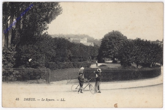 ak199792 Dreux, Le Square