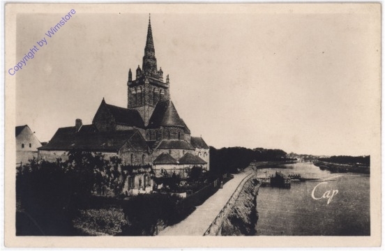 ak199944 Laval, L'Eglise