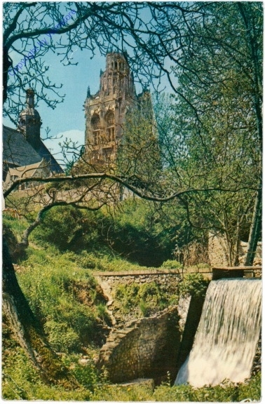 Verneuil-sur-Avre, La Tour de la Madeleine et les Fosses