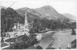 Lourdes, La Basilique