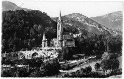 Lourdes, La Basilique