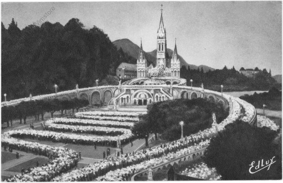 Lourdes, La Basilique illuminee
