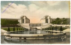 ak200229 Paris, Le Palais de Chaillot vu des Jardins