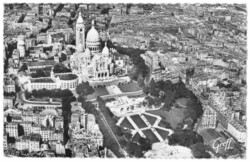 Paris, Vue Aerienne Le Square Willette et la Basilique du Sacre-Coeur de Montmartre