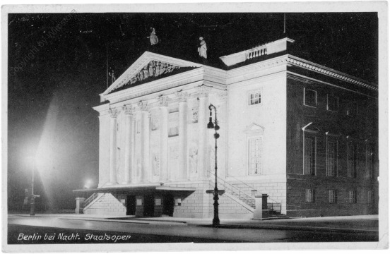 Berlin, bei Nacht, Staatsoper