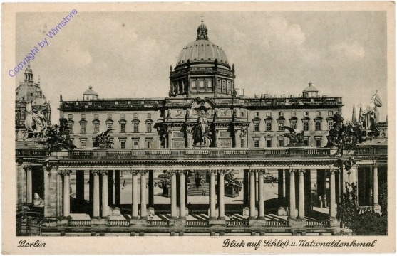 Berlin, Blick auf Schloss und Nationaldenkmal