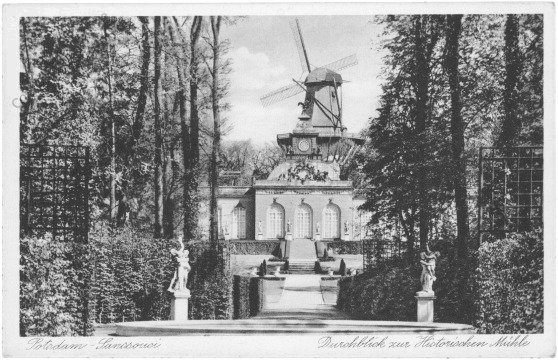 Potsdam, Schloss Sanssouci, Durchblick zur Historischen Mühle