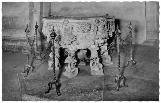 Limburg a.d. Lahn, Dom, Taufbecken