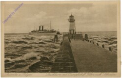 Saßnitz, Insel Rügen, Leuchtturm mit Dampffschiff-Fähre nach Schweden