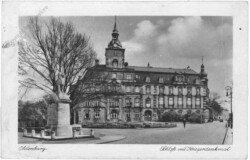 Oldenburg, Schloss mit Kriegerdenkmal