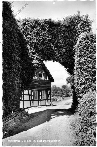 Vennhaus, mit Buchenschutzhecken