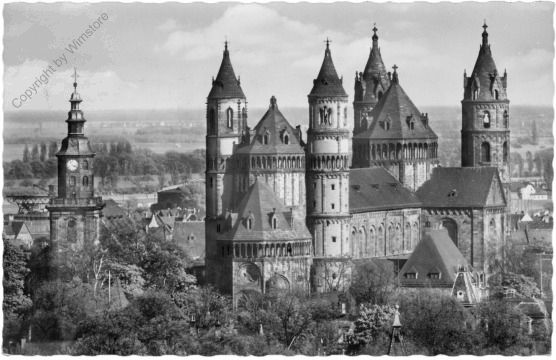Worms, Dom