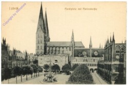 ak201813 Lübeck, Marktplatz mit Marienkirche