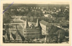 Lübeck, Blick vom Petri-Kirchturm auf das Holstentor
