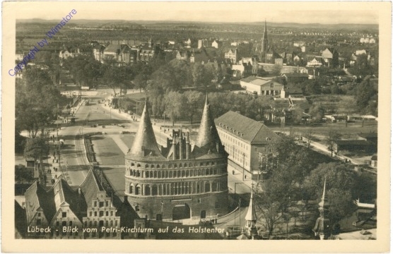 Lübeck, Blick vom Petri-Kirchturm auf das Holstentor