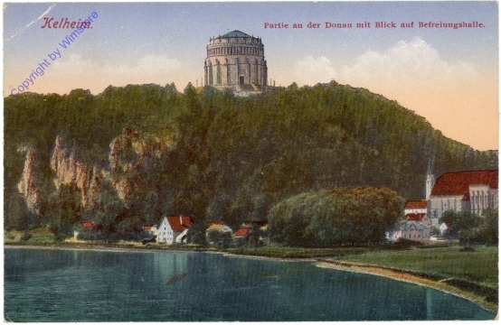 Kelheim, Partie an der Donau mit Blick auf Befreiungshalle
