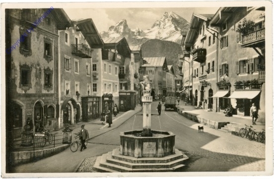 Berchtesgaden, Marktplatz mit Watzmann