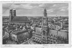 ak202771 München, Rathaus und Frauenkirche