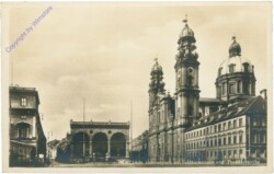 München, Odeonsplatz mit Feldherrnhalle und Theatinerkirche
