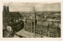ak202850 München, Rathaus mit Frauenkirche