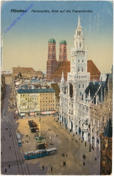 München, Marienplatz, Blick auf die Frauenkirche