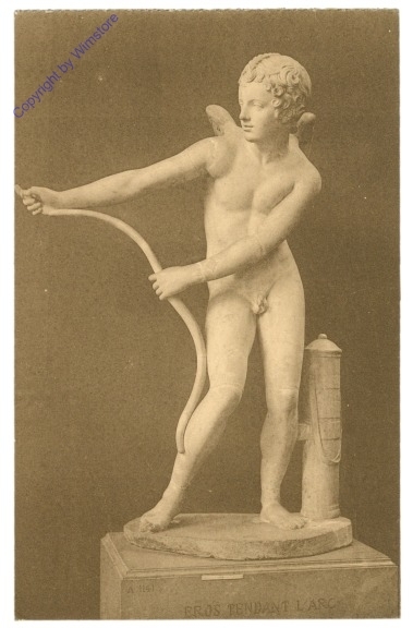 Marbre: Eros bandant son arc.