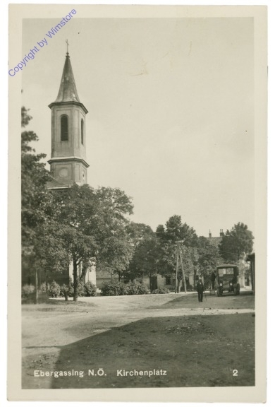 Ebergassing, Kirchenplatz