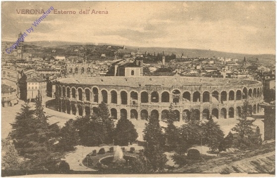 Verona, Esterno dell'Arena