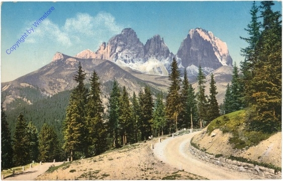 ak205436 Dolomiti (Dolomiten), Partie an der Pordoijochstrasse mit Langkofelgruppe